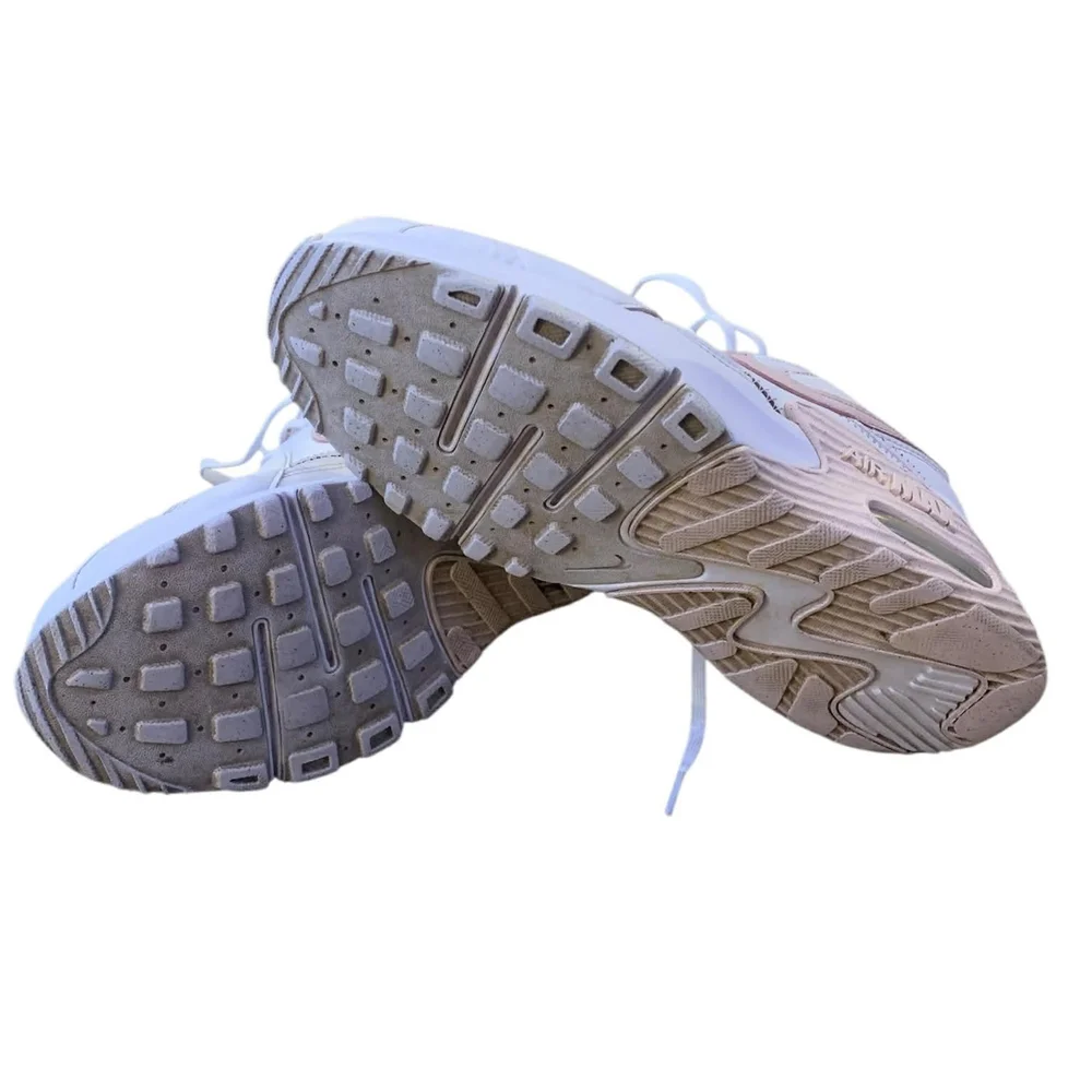 Nike Women's White and‎ Light Pink Sneakers